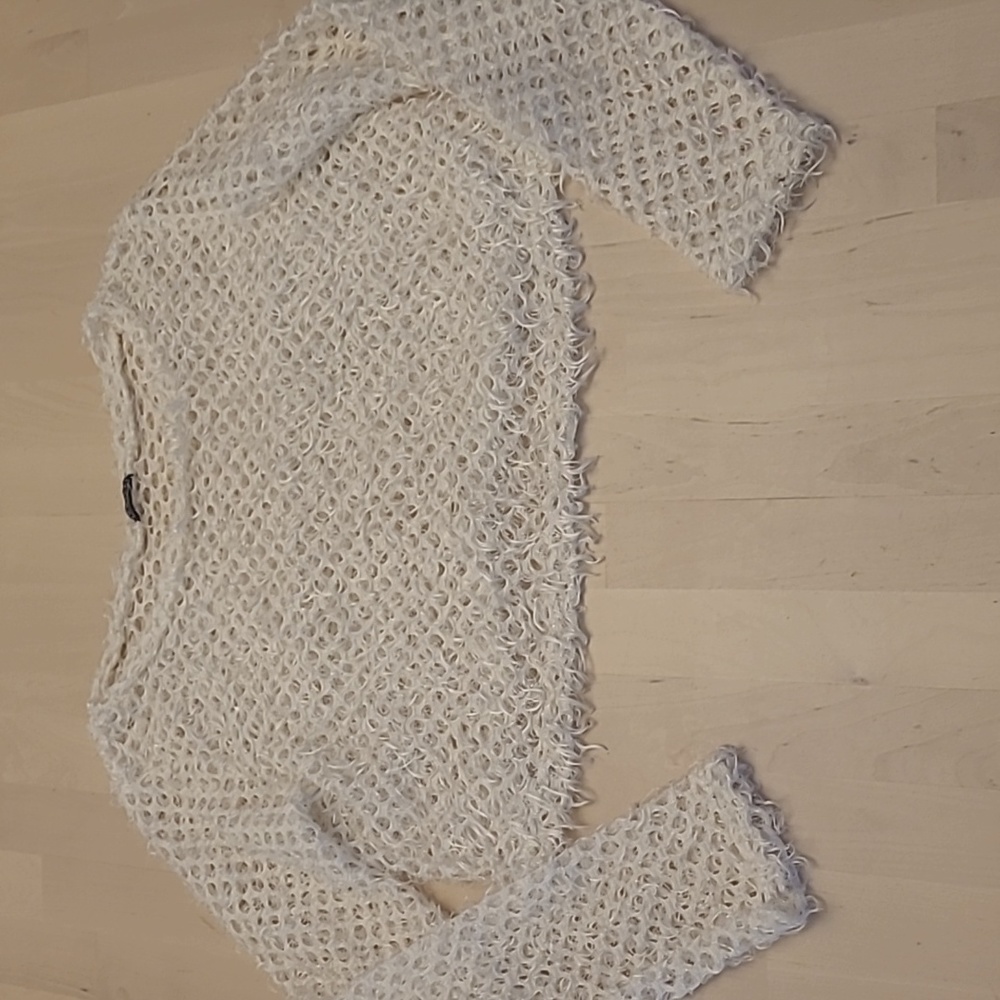 EUC Y2K/90s Voice Open Knit Long Sleeve White Crop Top